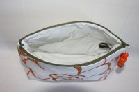 Kosmetiktasche in weiß mit Blumenmotiv
