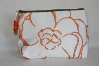 Kosmetiktasche in weiß mit Blumenmotiv