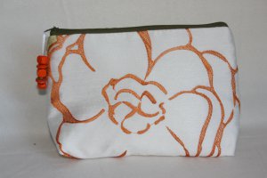 Kosmetiktasche in weiß mit Blumenmotiv