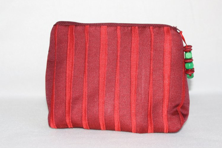 Kosmetiktasche Dunkelrot mit Streifen - zum Schließen ins Bild klicken