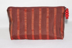 Kosmetiktasche Weinrot mit Streifen