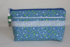 Kosmetiktasche Grüne und weiße Blumen und Kreise