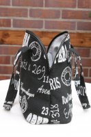 Tasche Schwarz mit weißer Schrift