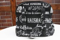 Tasche Schwarz mit weißer Schrift